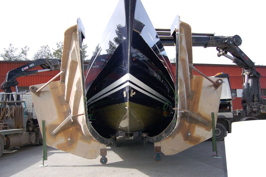 Boat repairs at Finn Flyer Marina