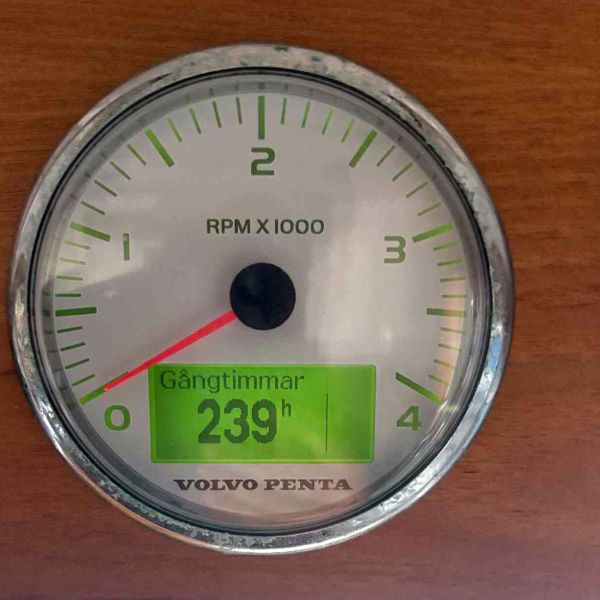 Minor 25 Offshore engine hours