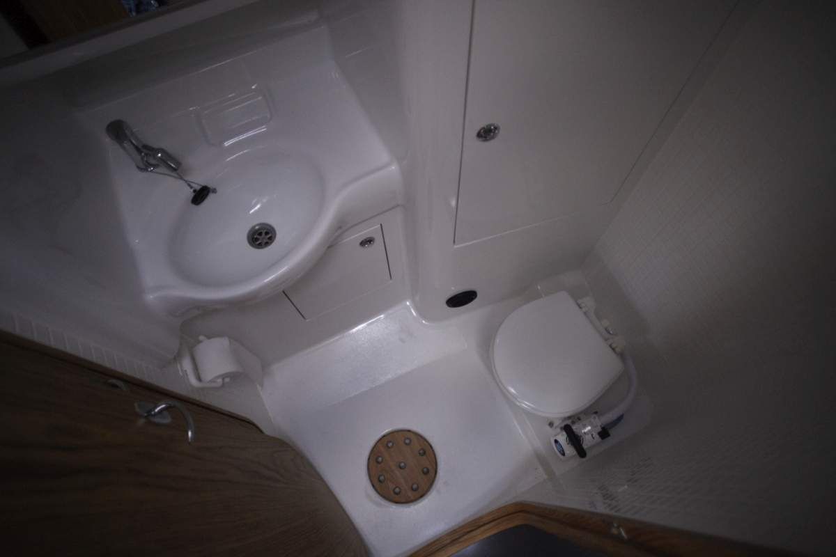 Finnflyer GT 42 sailboat toilet